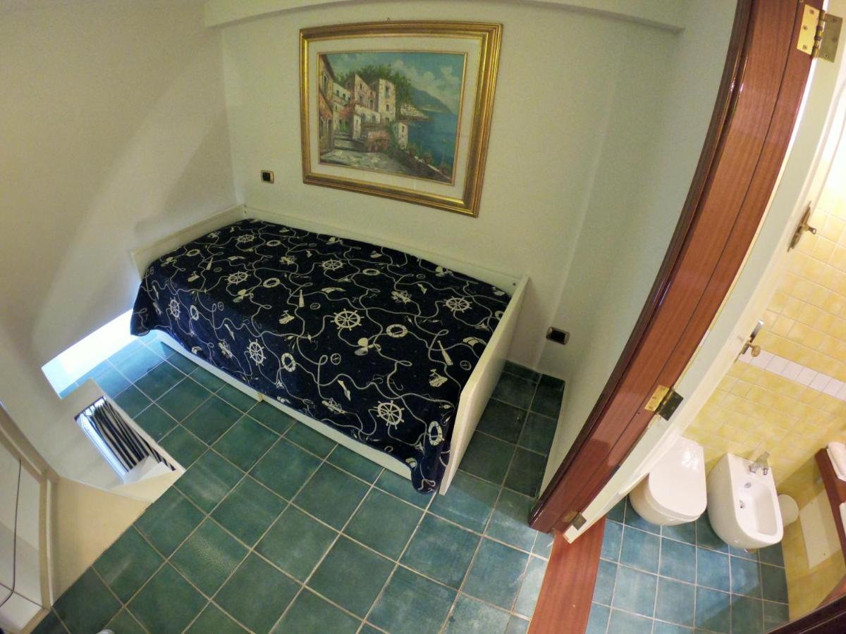 Hotel Ausonia Napels Buitenkant foto