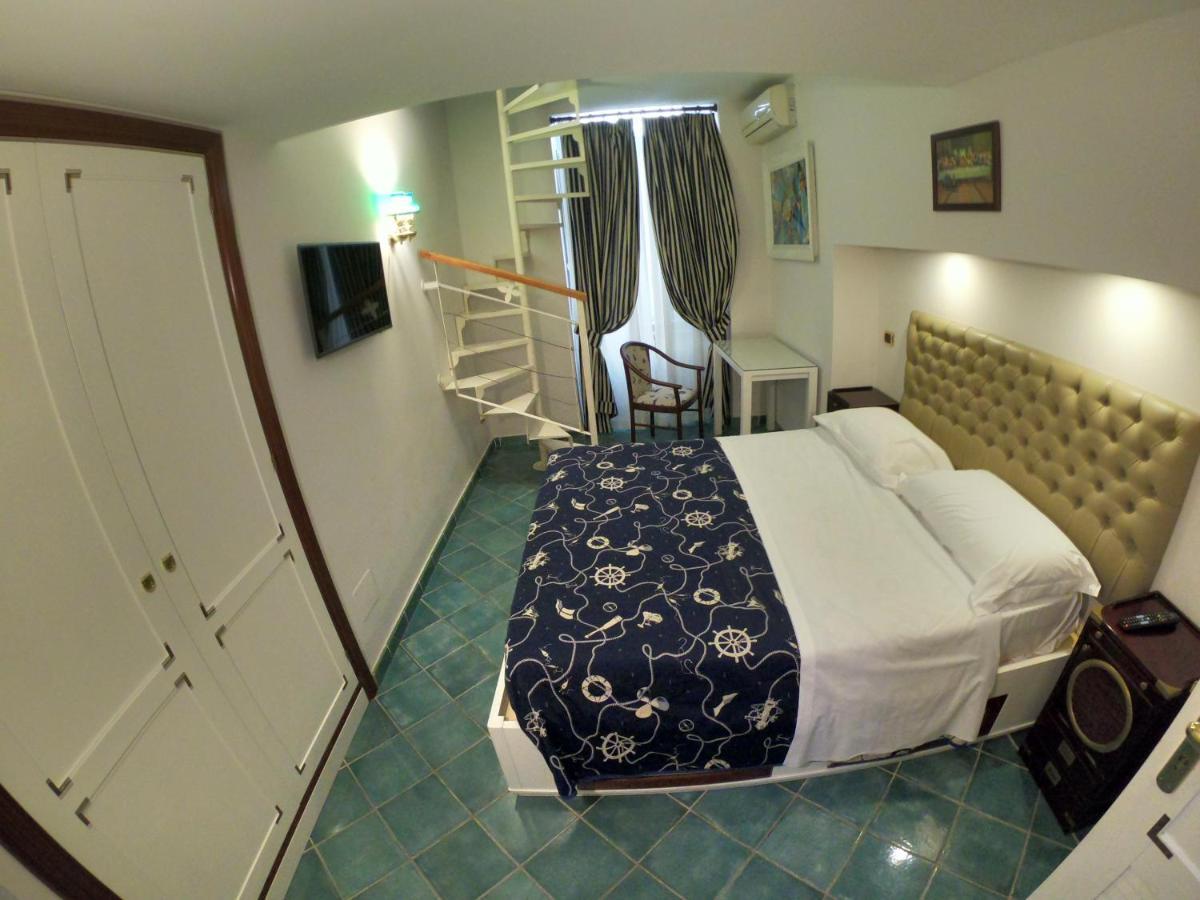 Hotel Ausonia Napels Buitenkant foto
