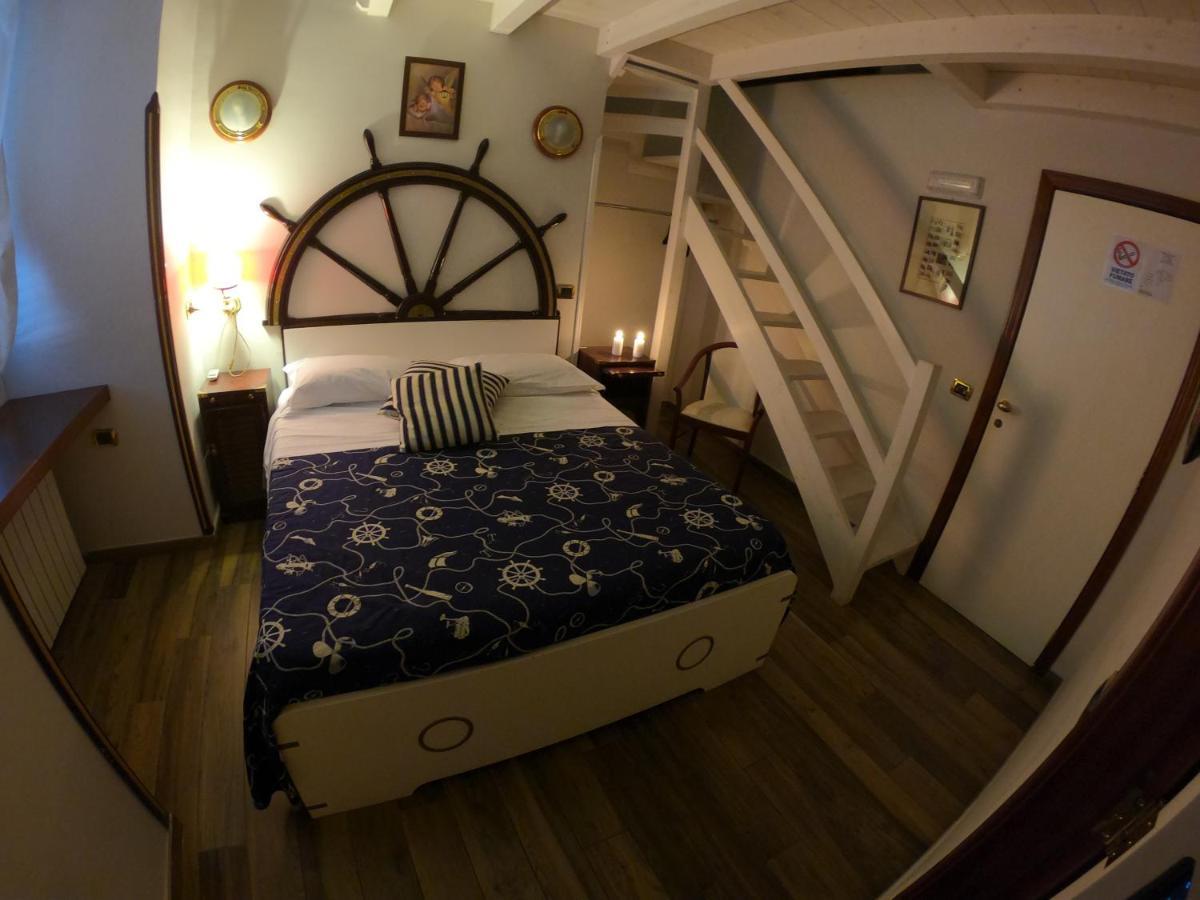 Hotel Ausonia Napels Buitenkant foto